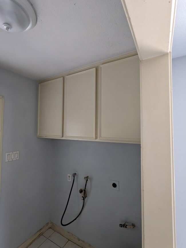 Building Photo - 7003 Livery Ln