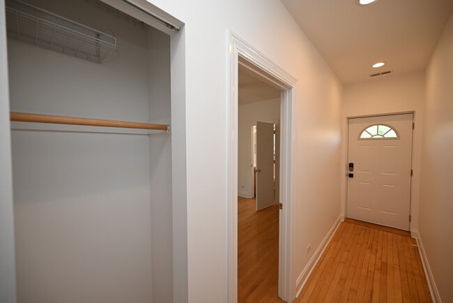 Building Photo - 7404 N Oakley Ave