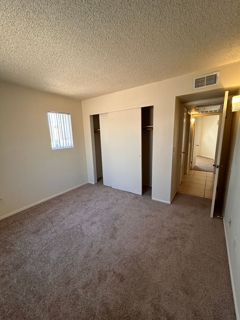 Building Photo - 1417-1417 N El Rio Dr