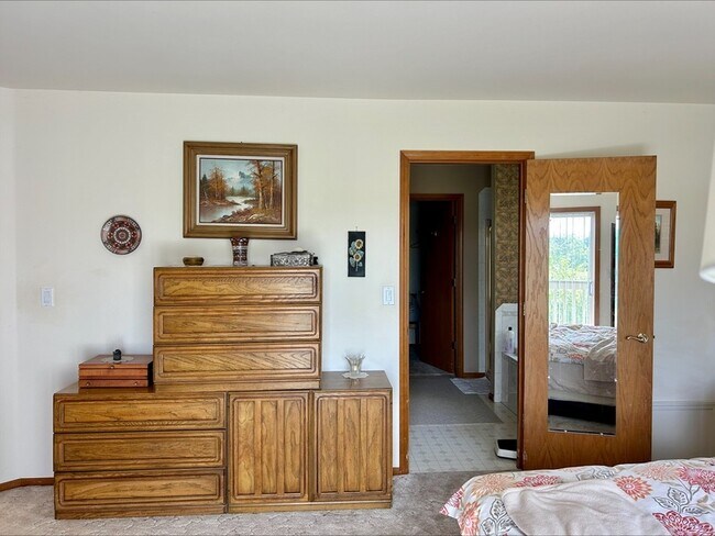 Building Photo - 4739 S Golf Course Dr