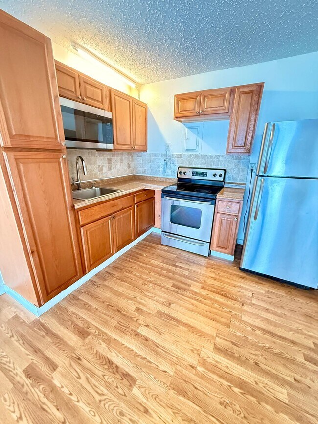 Building Photo - 16710 NE 9th Ave