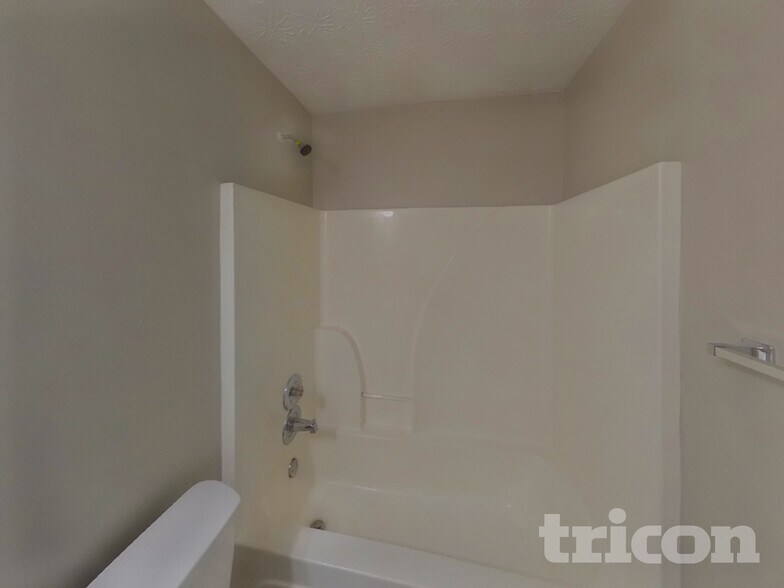 Building Photo - 1504 Riverglen Dr