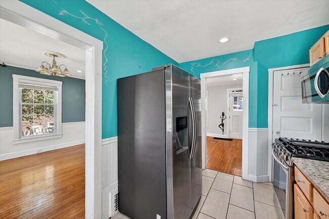 Building Photo - OPEN HOUSE on Sunday Feb 15th from 12 - 2 PM  Turn-key Ready 3 BR 1 BA in Newburgh, NY -$2700