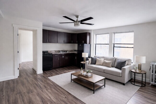 Building Photo - 3933 N Clarendon Ave