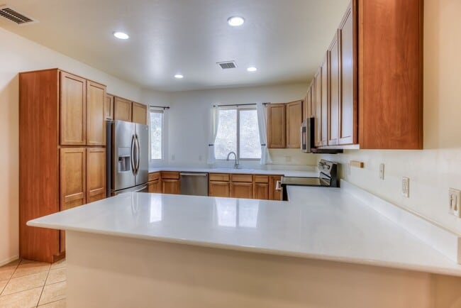 Building Photo - Eastside Barrio Style Home