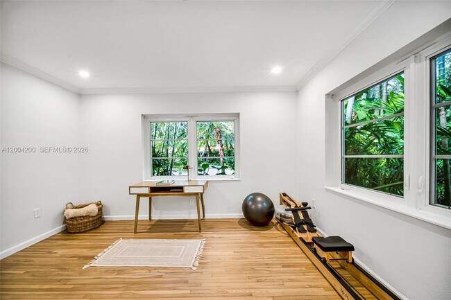 Building Photo - 1010 Placetas Ave