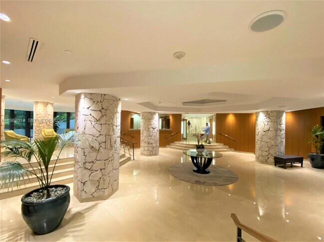 Building Photo - 1121 Crandon Blvd