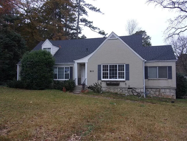 Building Photo - 211 Garden Ln