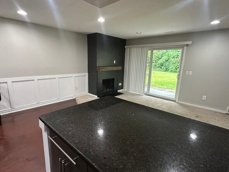 Building Photo - 2777 Davison Ave