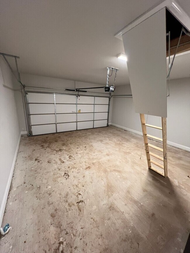 Building Photo - 17 Venecia Ct