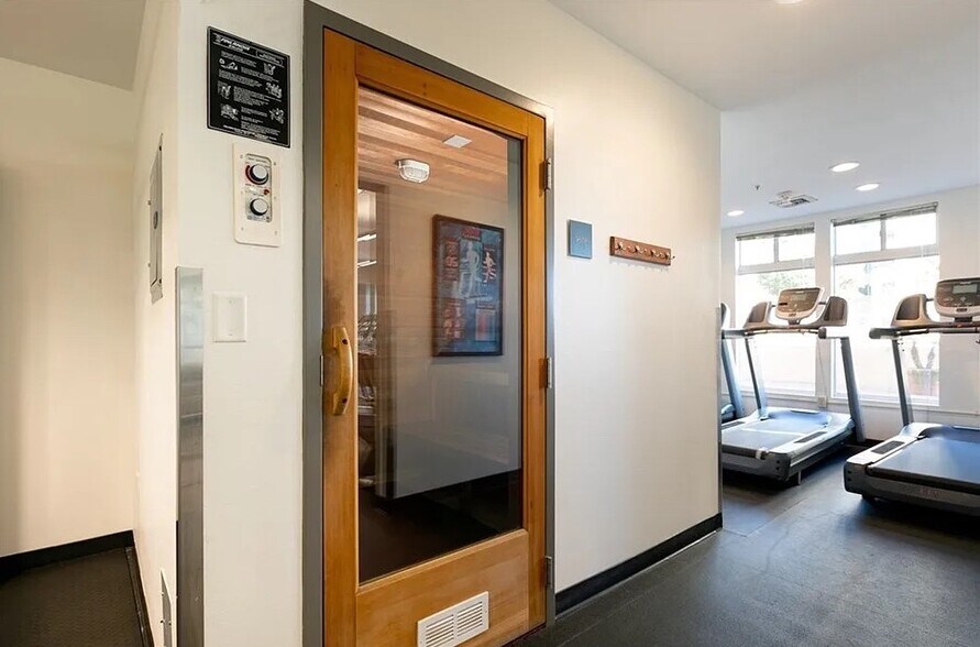 Building Photo - 388 E Ocean Blvd