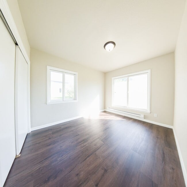 Building Photo - 3 Bedroom One Bathroom updated home