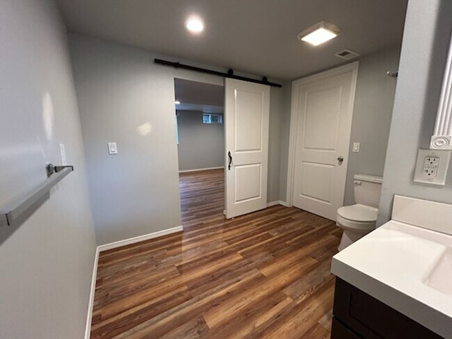 Building Photo - 224go