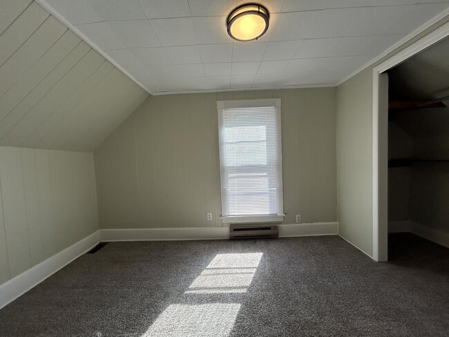 Building Photo - 200 N Almond St