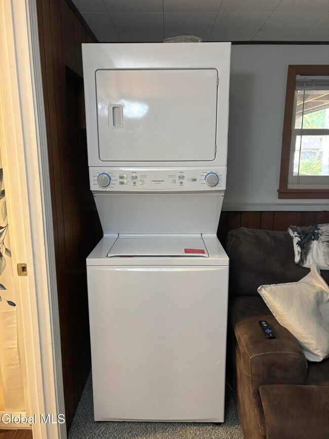 Building Photo - 52 Trottingham Rd