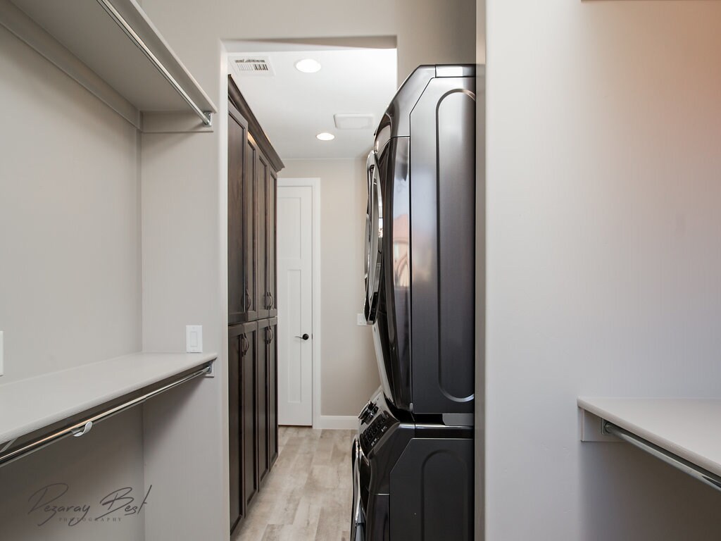 Building Photo - 325 N Red Stone Rd