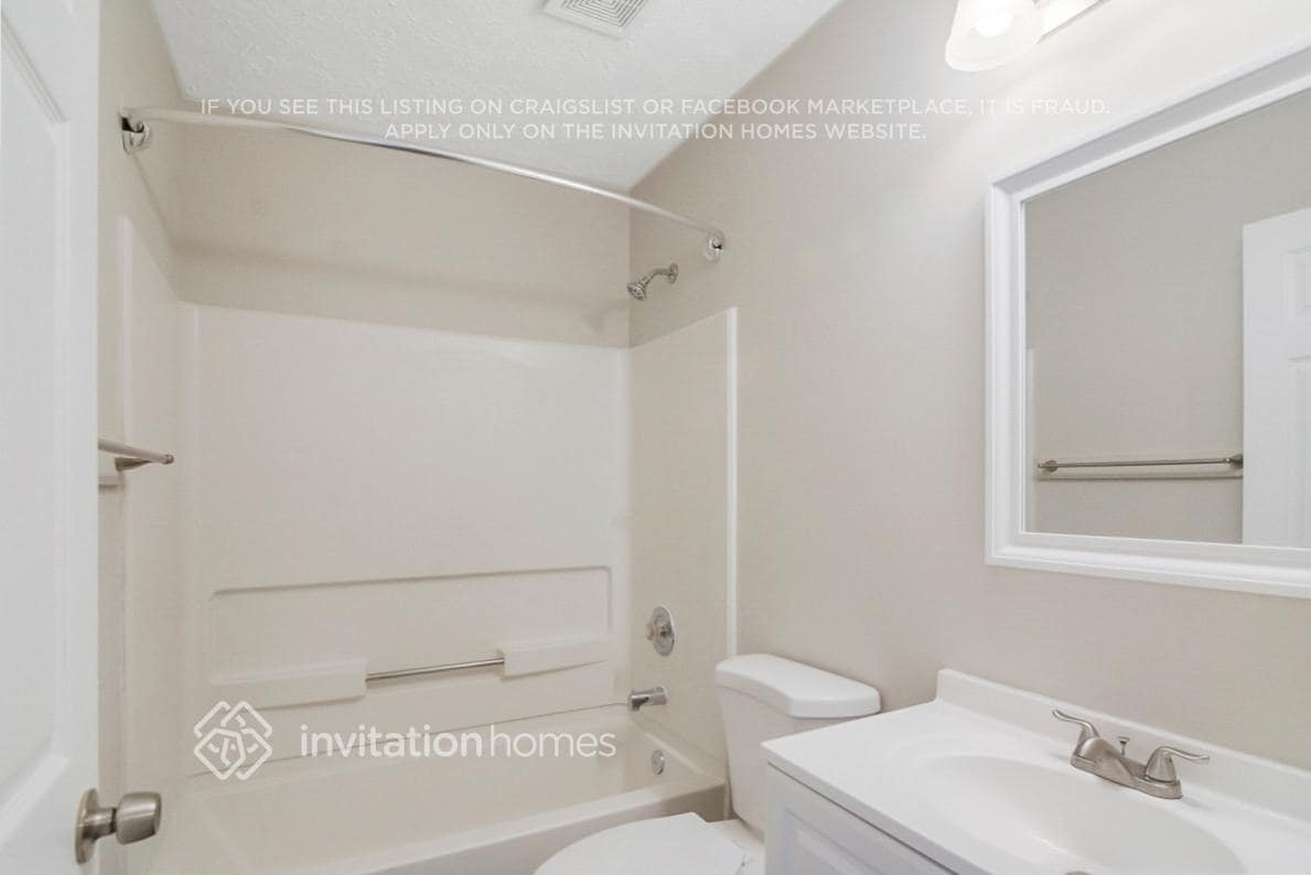 Building Photo - 3711 Phillips Way W