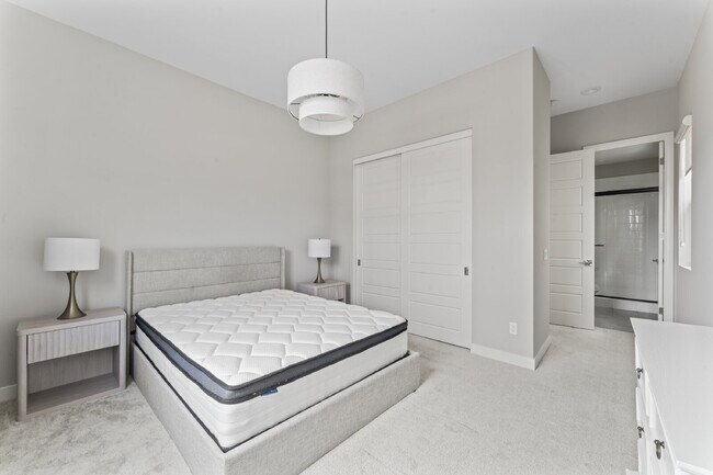 Building Photo - "Spacious Santa Clarita Sanctuary: 4-Bedro...