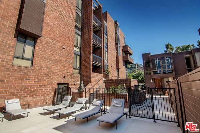 Building Photo - 1033 Carol Dr