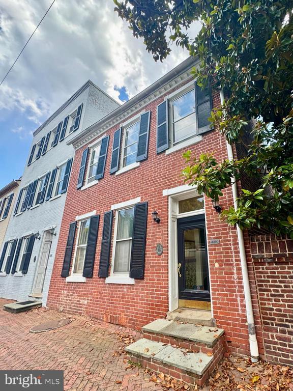 Building Photo - 1016 Prince St