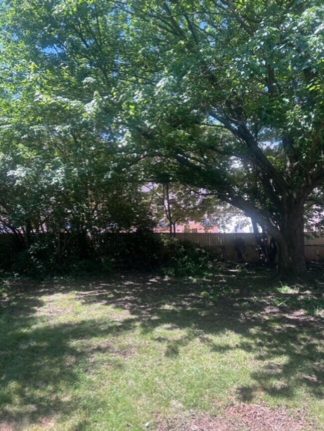 Building Photo - $500 off move in Special - 3 bedroom home