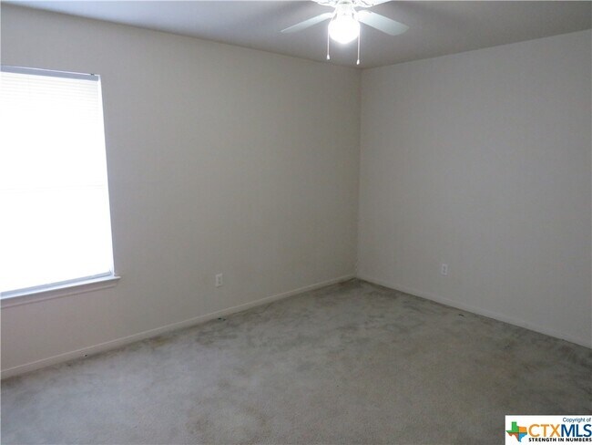 Building Photo - 3907 Hitchrock Dr