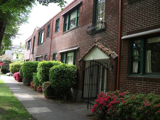 Building Photo - 3005 SE Morrison St