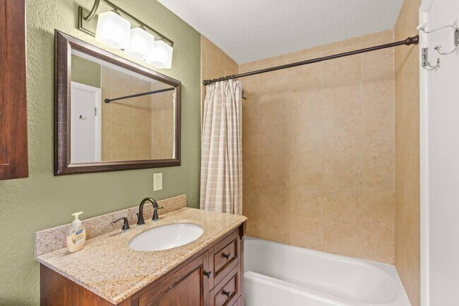 Building Photo - 1880 Kathy Ln