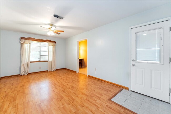 Building Photo - 5618 Avenue M 1/2