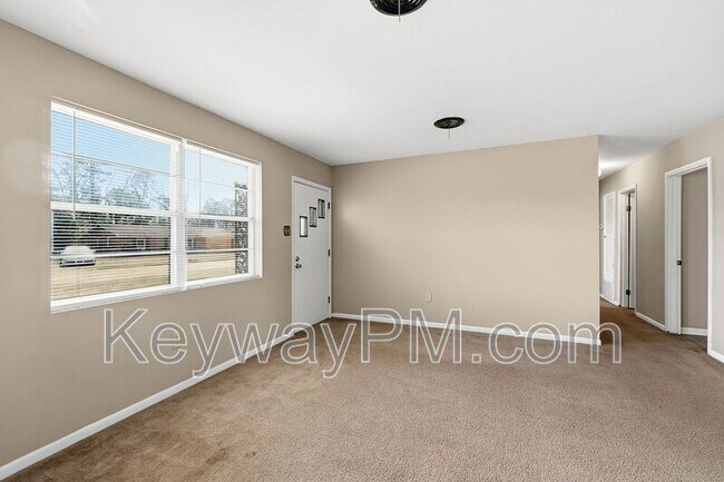 Building Photo - 3645 Westwood Dr