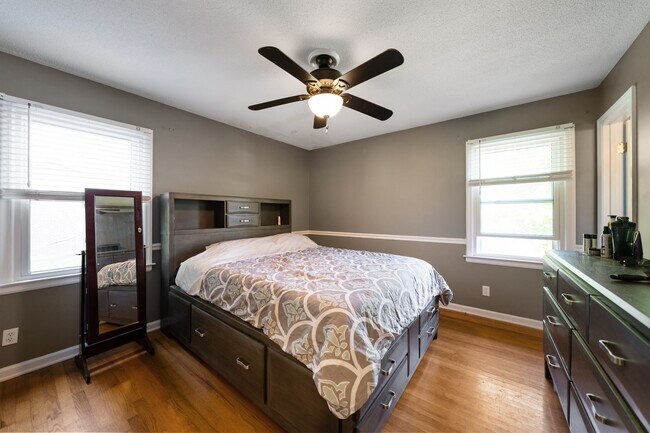 Building Photo - Cozy 3Bed/2Bath with plenty of natural light located in Durham! Enormous backyard is a must see!!
