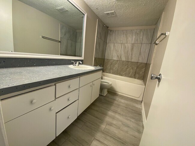 Building Photo - Serravella - 285-202