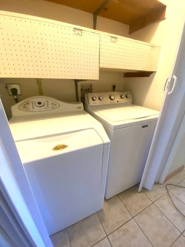 Building Photo - Pleasanton Heights 3BD, 2BA, Single Story, Great Location near downtown, Top Schools