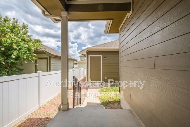 Building Photo - 730 Lost Pines Ln