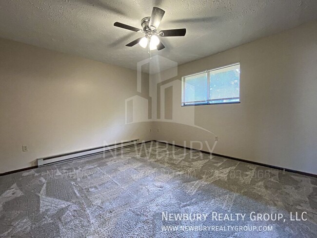 Building Photo - 16 Clearview Meadows