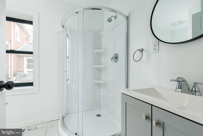 Building Photo - 32 E Elm St