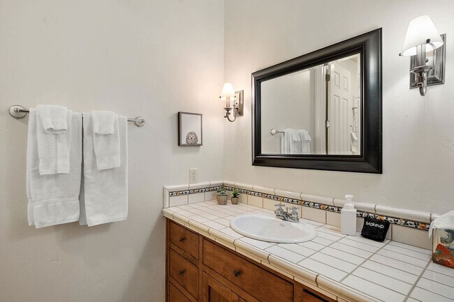 Building Photo - 36 W Dove Wing Dr