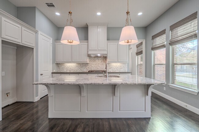 Building Photo - 1117 Ferndale Dr