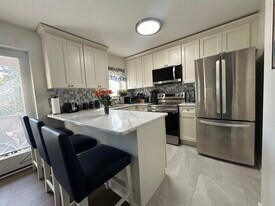 Building Photo - 4003 Eastview Ln