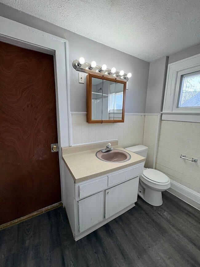 Building Photo - Four bedroom one bathroom home for rent