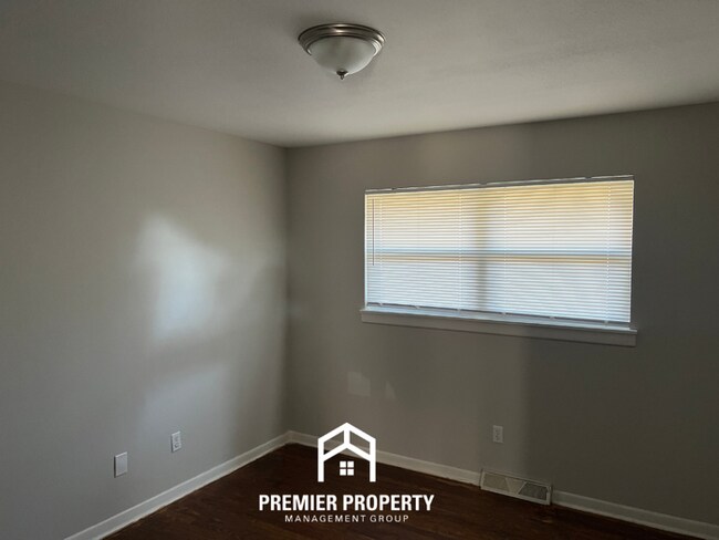 Building Photo - 2322 Rodgers Dr NE