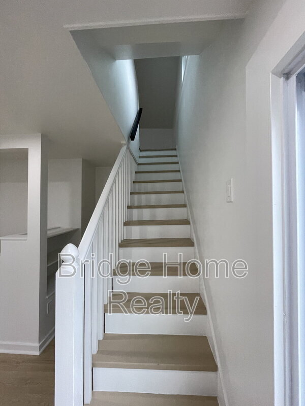 Building Photo - 107 Shoup St