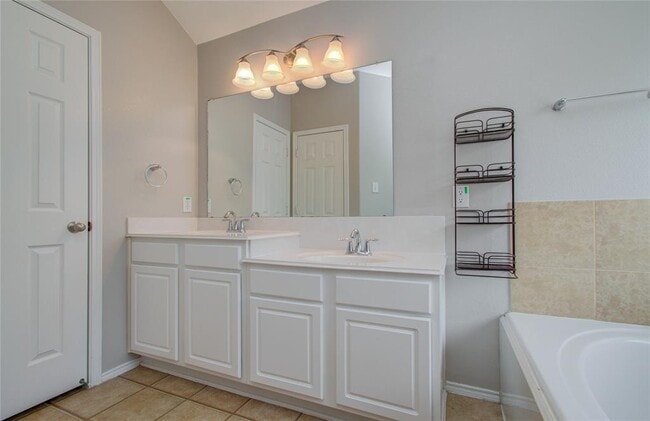 Building Photo - 5003 Riverbridge Ct