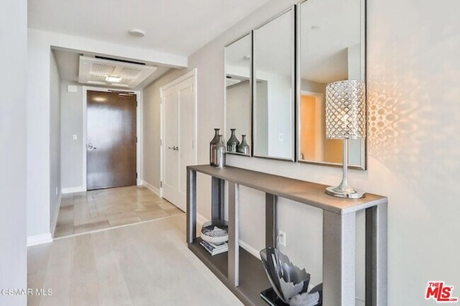 Building Photo - 900 W Olympic Blvd