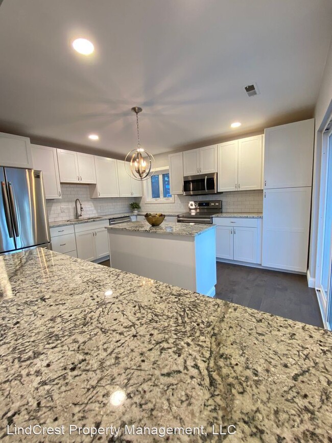 Building Photo - 1301 Glendale Gardens Dr