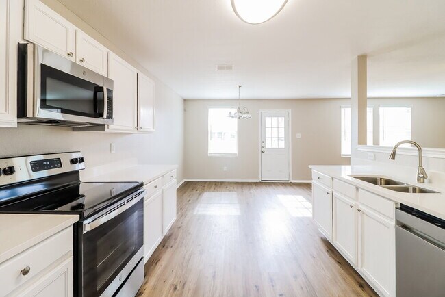 Building Photo - 332 Indian Blanket Dr