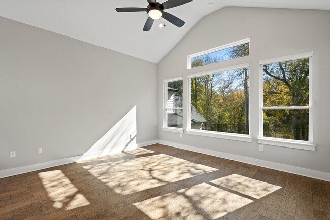 Building Photo - 3018 Sunridge Dr