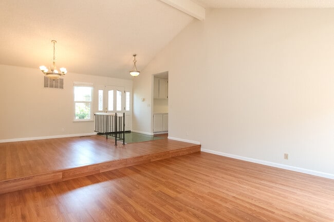 Building Photo - 3 bedroom Home on a corner Lot