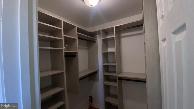 Building Photo - 642 Parkland Pl
