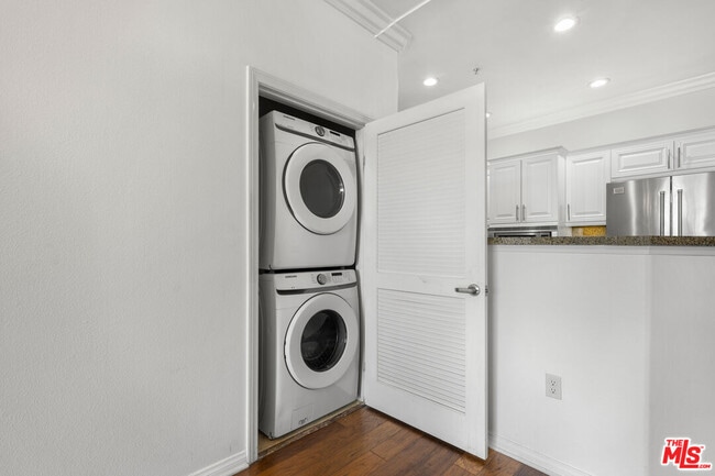 Building Photo - 3750 Santa Rosalia Dr